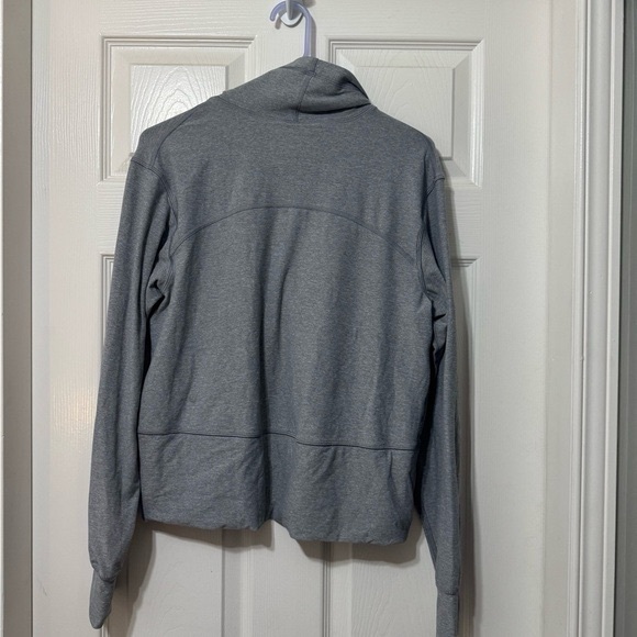 Lululemon ready to rulu pullover size 6 euc - Picture 3 of 5
